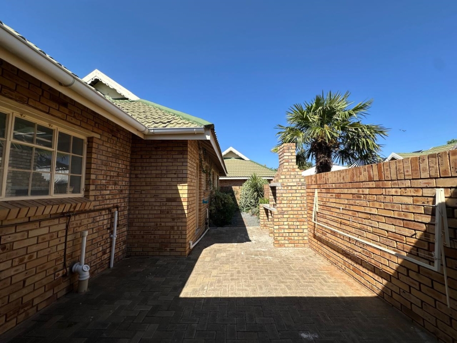 To Let 3 Bedroom Property for Rent in Groenvlei Sh Free State